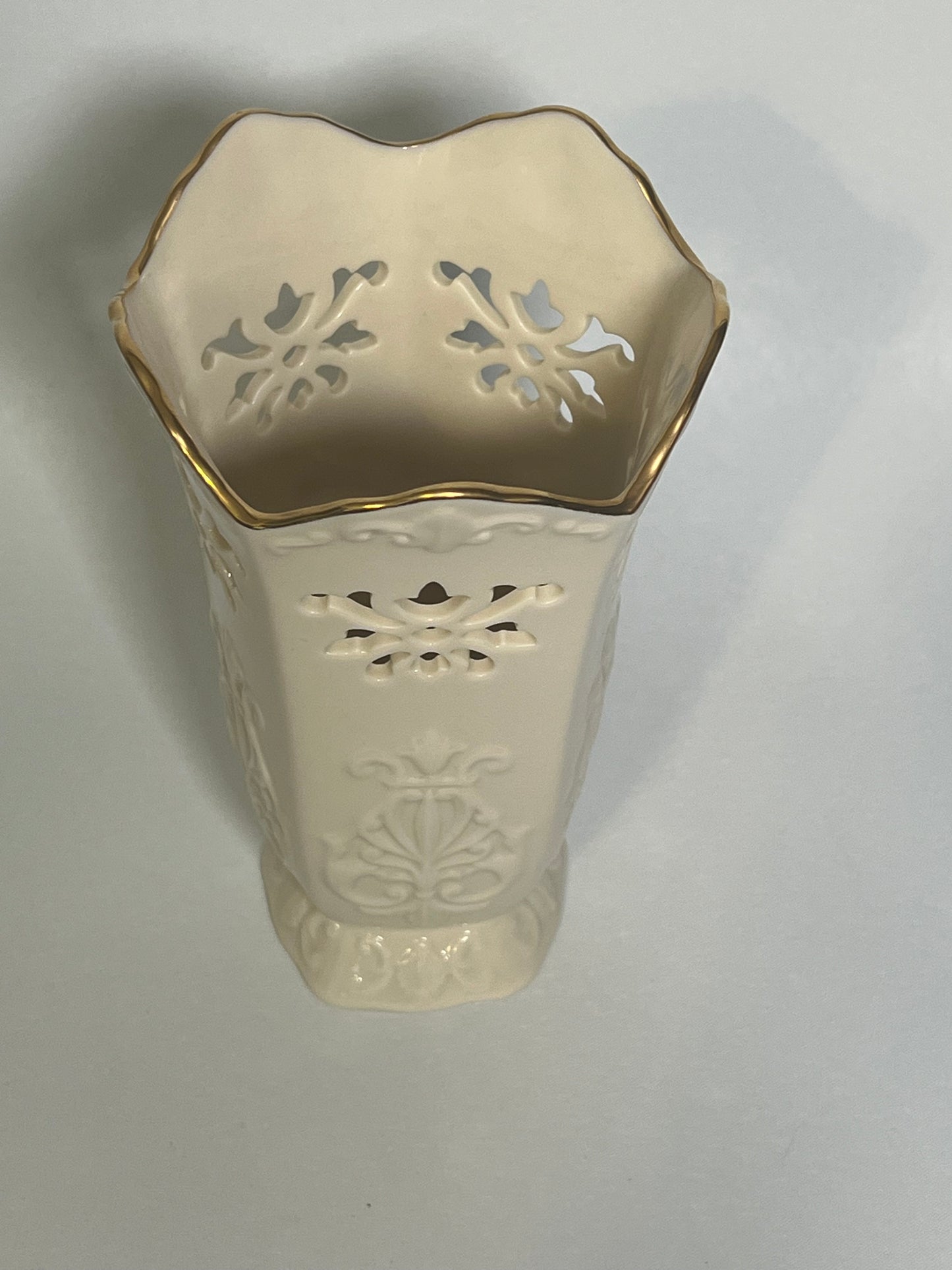 Lenox Langtry Collection Reticulated Vase w/ 24k Gold Trim, Box Included