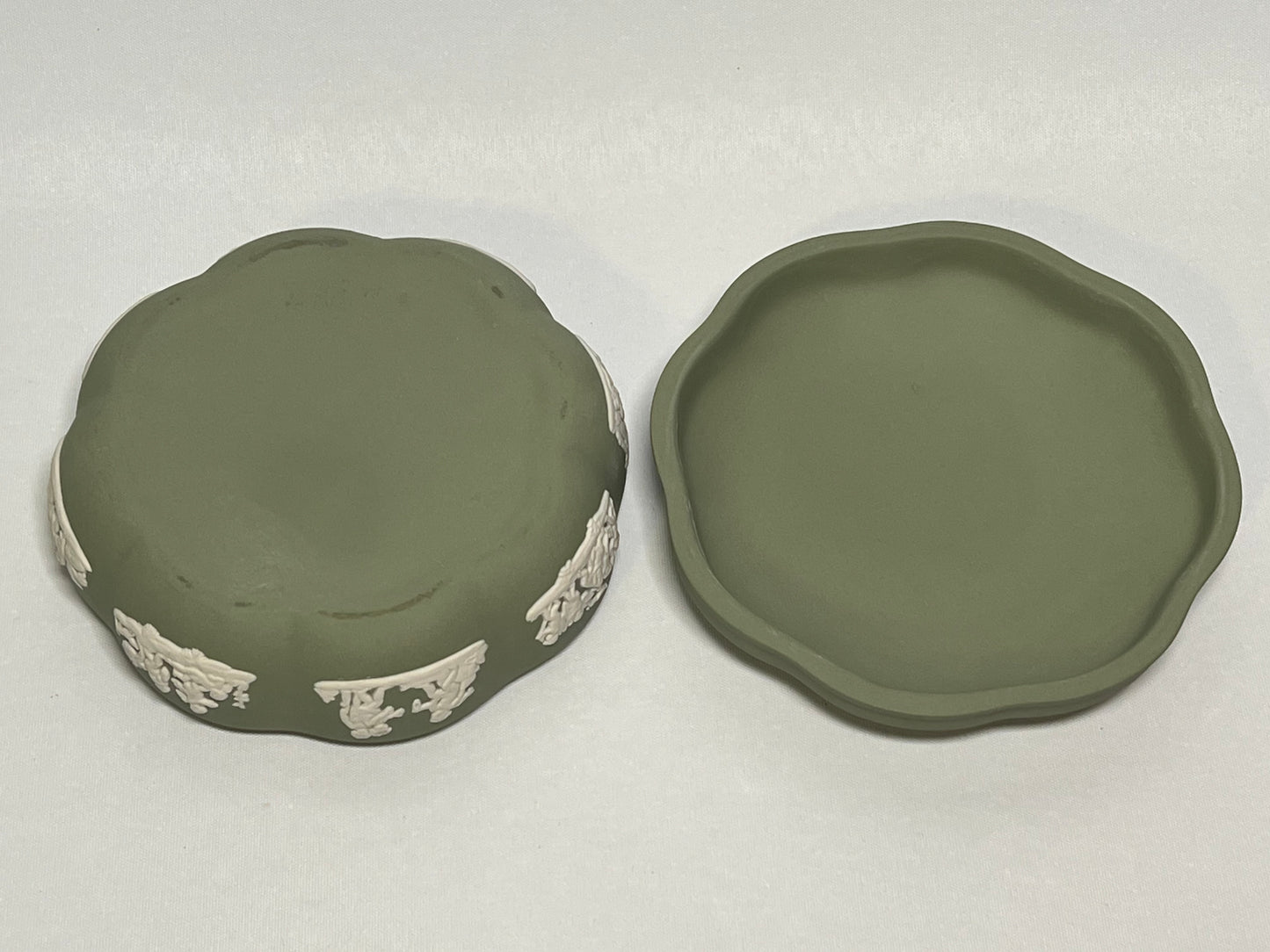 Wedgwood Sage Green Jasperware Neoclassical Relief Lidded Trinket Box (1973)