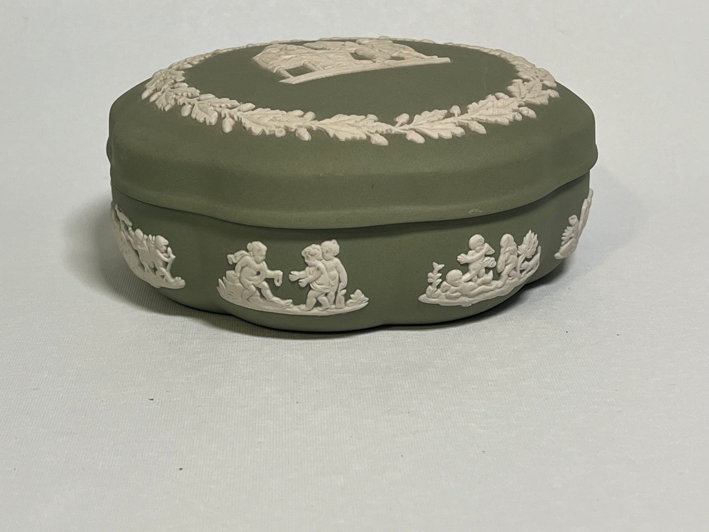 Wedgwood Sage Green Jasperware Neoclassical Relief Lidded Trinket Box (1973)