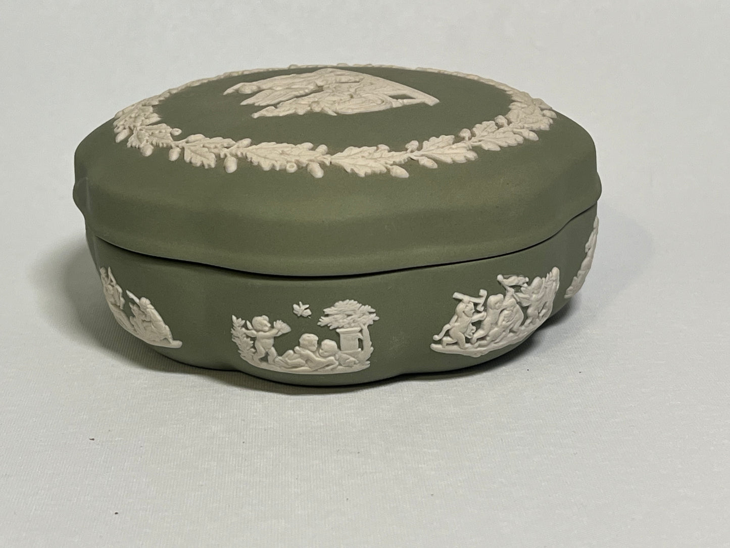 Wedgwood Sage Green Jasperware Neoclassical Relief Lidded Trinket Box (1973)