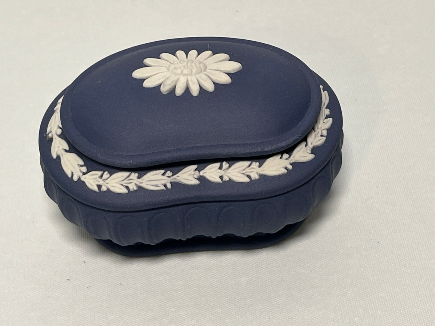Wedgwood Portland Blue Jasperware Camilla Lidded Box w/ Daisy Design