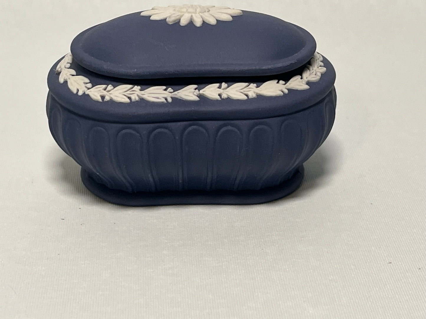 Wedgwood Portland Blue Jasperware Camilla Lidded Box w/ Daisy Design