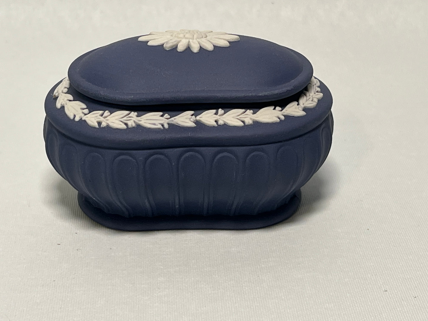 Wedgwood Portland Blue Jasperware Camilla Lidded Box w/ Daisy Design