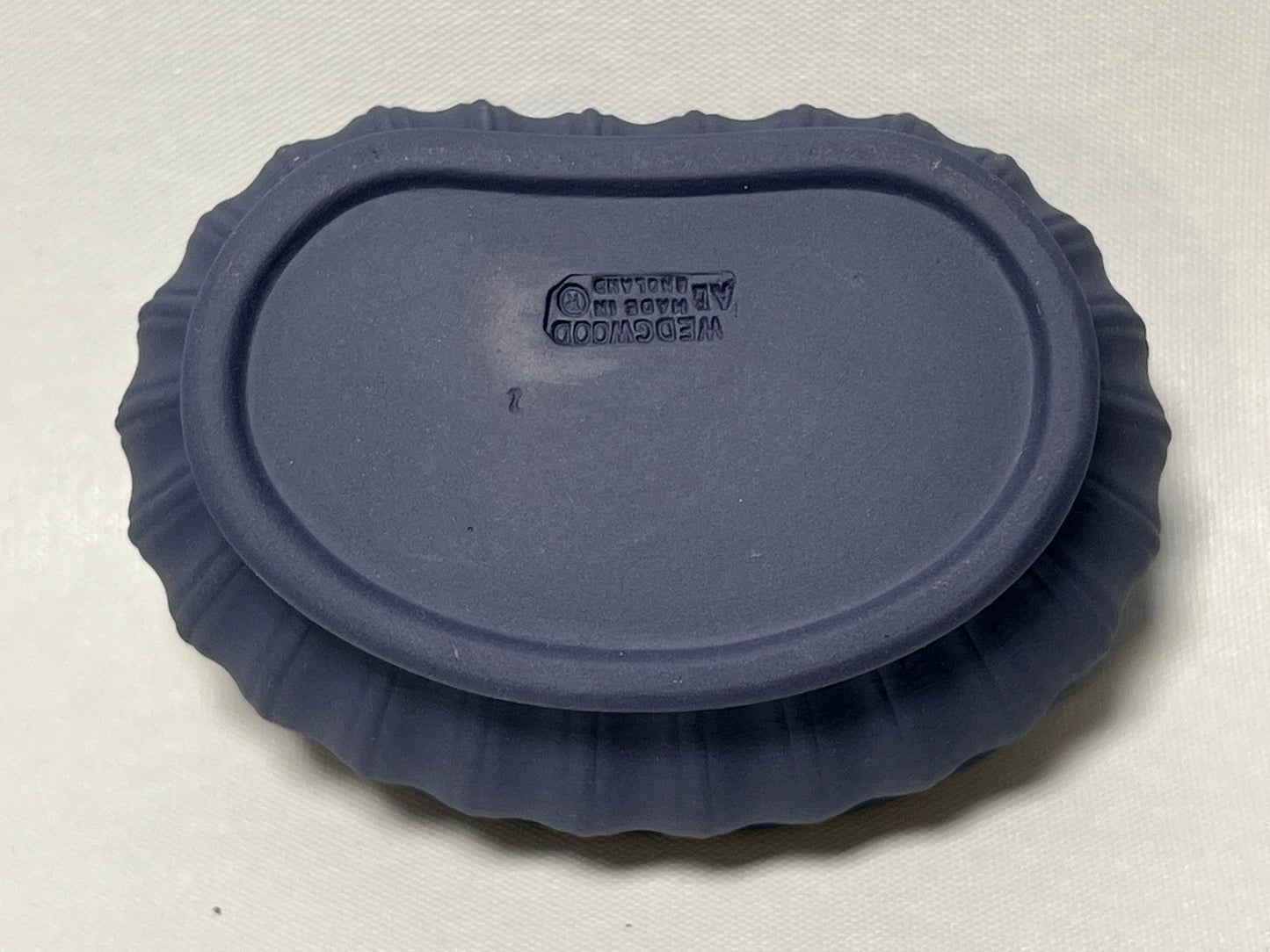 Wedgwood Portland Blue Jasperware Camilla Lidded Box w/ Daisy Design