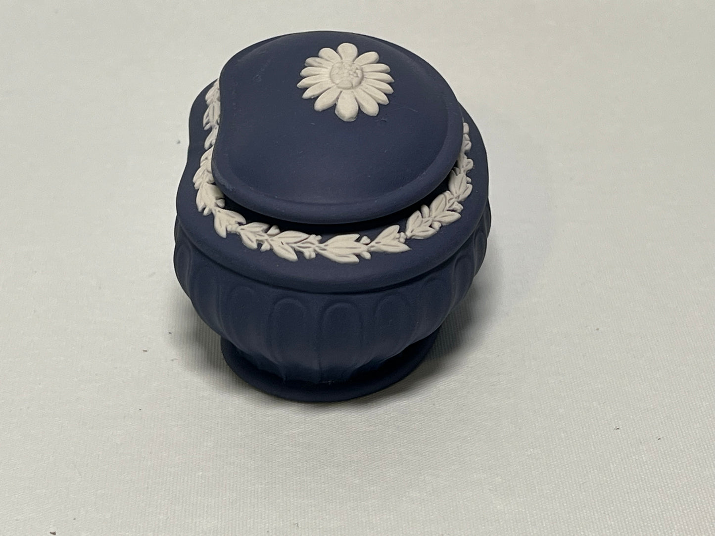 Wedgwood Portland Blue Jasperware Camilla Lidded Box w/ Daisy Design