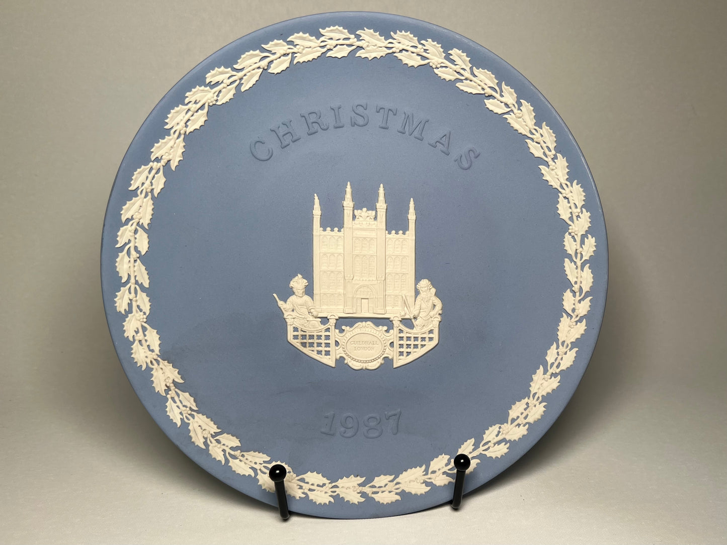 Wedgwood Jasperware Christmas Plate from 1987, featuring the Guildhall Building in London